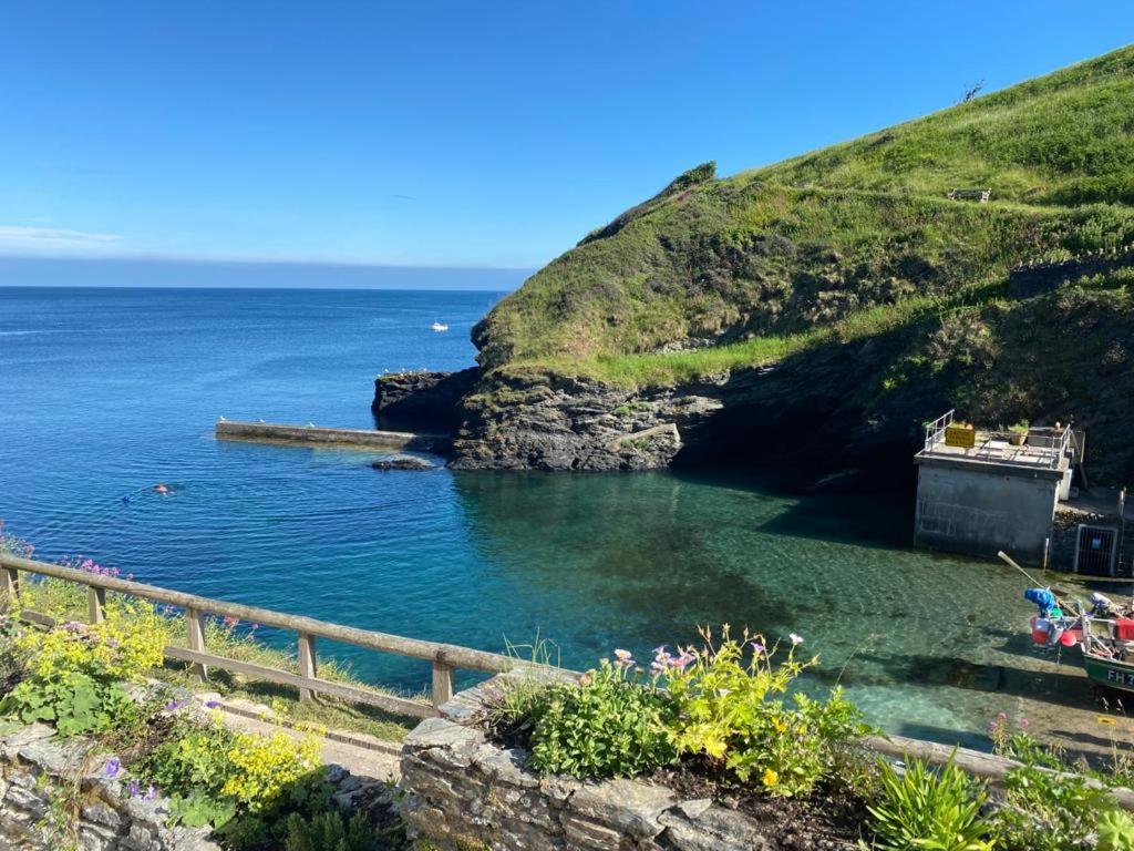 Unique Retreat - 2 Bedroom Cliff Top Cottage With Large Terrace Portloe Exterior photo